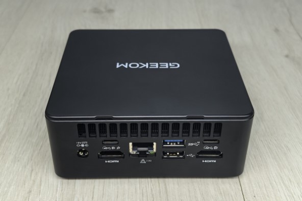 GEEKOM IT15 Mini PC Review – Power in a Compact Design