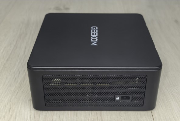 GEEKOM IT15 Mini PC Review – Power in a Compact Design