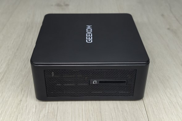 GEEKOM IT15 Mini PC Review – Power in a Compact Design